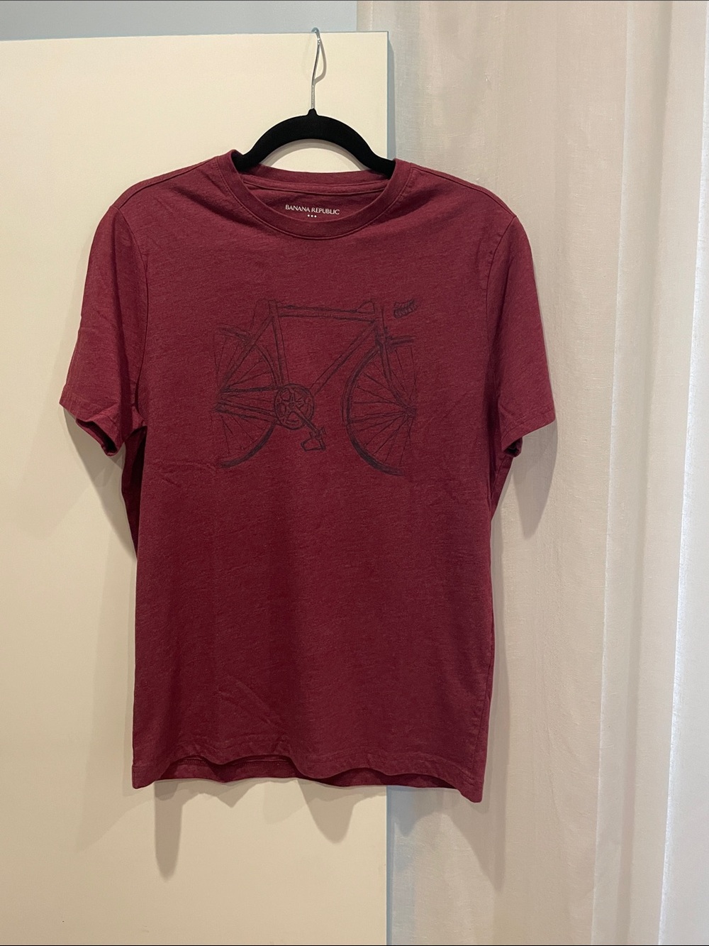 Banana Republic Men's Short Sleeve T‑Shirt in Burgundy with Bicycle Graphic